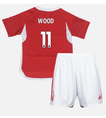 Nottingham Forest Chris Wood #11 Replika Babytøj Hjemmebanesæt Børn 2023-24 Kortærmet (+ Korte bukser)